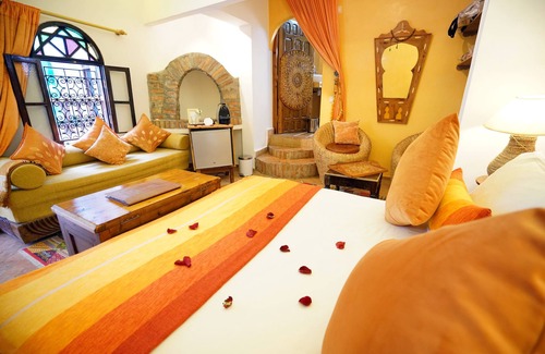 Sale Medina House | Relax at The Repose: Exceptional Amenities & Top Ratings