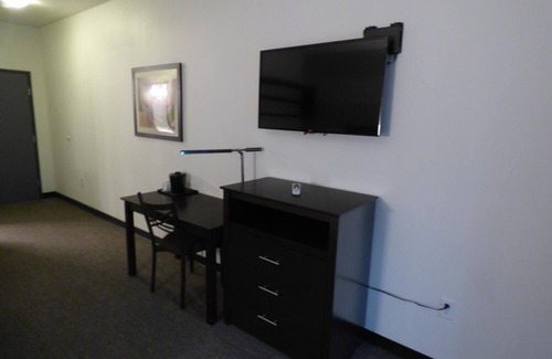 Big Lake Condo | Comfort Awaits at The Republic Hotel with Spa & Breakfast
