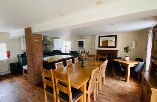 Lofthouse House | Top-Rated Reservoir View Cottages: Pet & Family Friendly Retreat