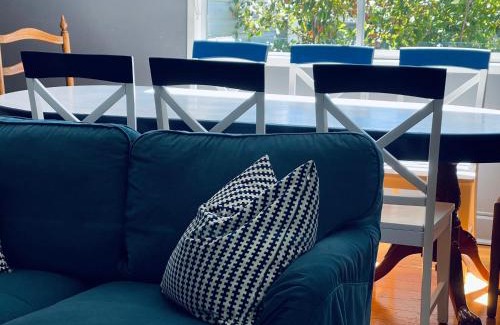 Tenterfield House | Stylish Residence: Cozy Comfort with Fireplace & Pet Friendly