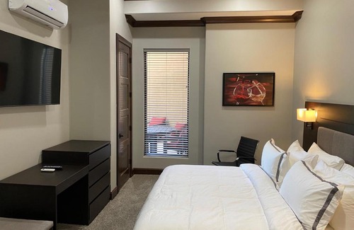 Lake Ozark Hotel | Relax at The Resort at Lake of the Ozarks with Ocean Views