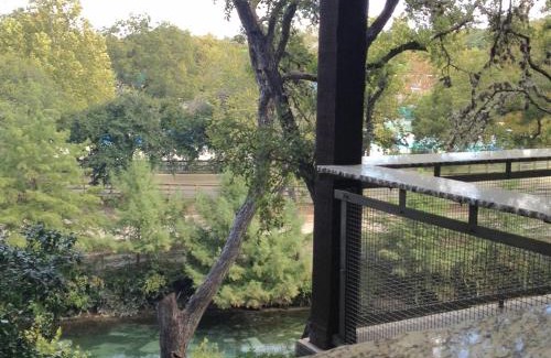 New Braunfels Resort | Family-Friendly Resort at Schlitterbahn with Ocean Views