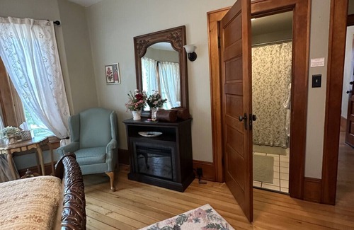 Baraboo House | “The Rest Is History” : Mary’s Room
