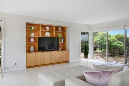 Kingston House | Relax at The Rest Retreat: Family-Friendly 3-Bed Getaway