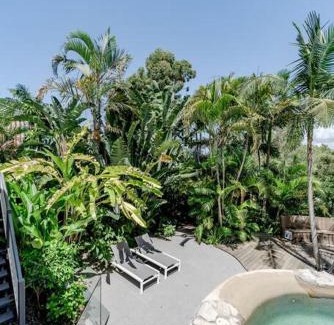 Noosa Heads House | Family-Friendly Noosa Beach Cottage with Pool Access