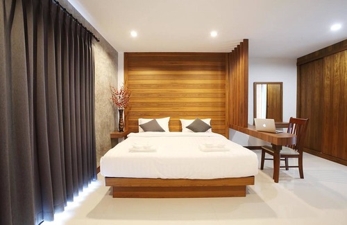 Kho Hong Hotel | Family-Friendly Stay at The Restique Apartment with Kitchen