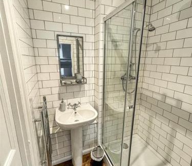 Aberdovey House | Top-Rated Retreat with Ocean Views and Pet-Friendly Amenities