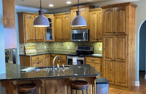 Jacksons' Gap House | The retreat at Bay Pine Point, convenient to EVERYTHING Lake Martin and Auburn!