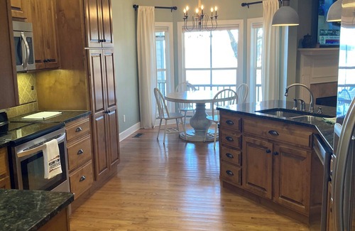 Jacksons' Gap House | The retreat at Bay Pine Point, convenient to EVERYTHING Lake Martin and Auburn!