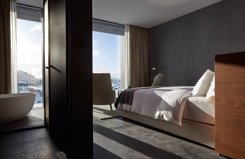 Grindavik Hotel | Indulge in The Retreat at Blue Lagoon Iceland - 5 Star Escape