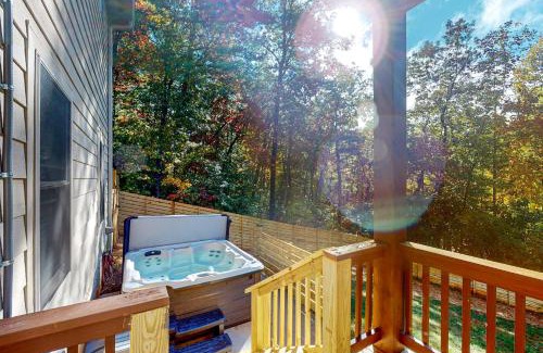 Pisgah Forest House | Unforgettable Getaway at The Retreat at Fern Cove