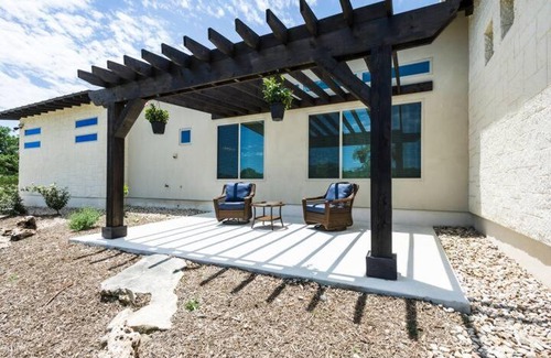 Spring Branch House | Discover Family-Friendly Comfort at The Retreat at Hidden Falls