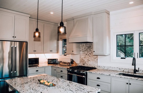 Tiger House | Prime Getaway at The Retreat: Steps from Lake Burton