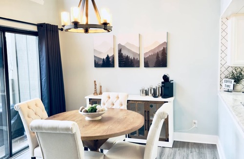Avoca Condo | Indulge in Comfort at The Retreat - Lake Monroe Gem