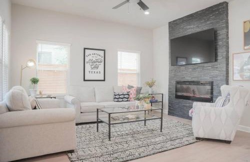Highland Park Villa | Discover The Retreat at Rigsby: 3BR Family Getaway