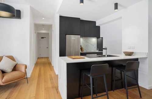 Hobart Central Business District Apartment | Discover Saddlers House Retreat with Private Balcony Access