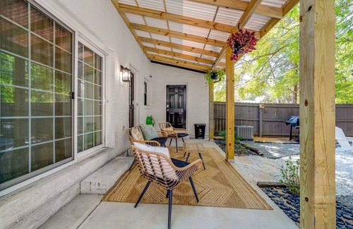 Wessex Square House | Cozy Retreat by SouthPark: Quiet Area with Breakfast & Kitchen