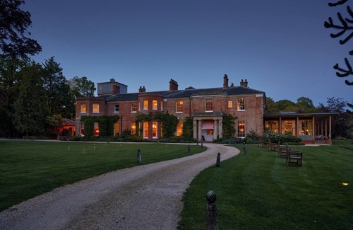 Elcot Hotel | Relaxing Getaway at The Retreat, Elcot Park - 4 Star Stay