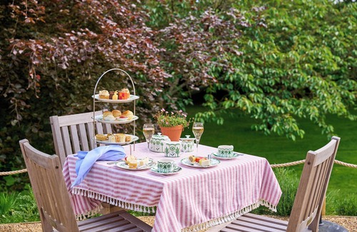 Elcot Hotel | Relaxing Getaway at The Retreat, Elcot Park - 4 Star Stay