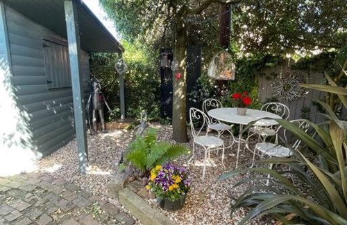 Bircotes Apartment | Inviting Retreat: Guest Rated 9.5/10 for Your Getaway