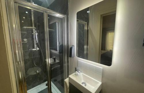Bircotes Apartment | Inviting Retreat: Guest Rated 9.5/10 for Your Getaway