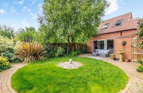 Kneesall Villa | Unforgettable Stay at The Retreat: 10/10 Guest Rated