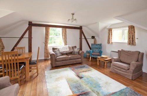 Redlynch House | Relax at The Retreat: 4-Star Oceanfront Escape with Pool