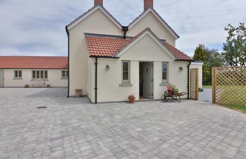 Weston-super-Mare House | Experience The Retreat: 5-Star Family-Friendly Haven