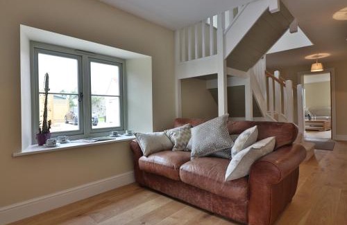 Weston-super-Mare House | Experience The Retreat: 5-Star Family-Friendly Haven