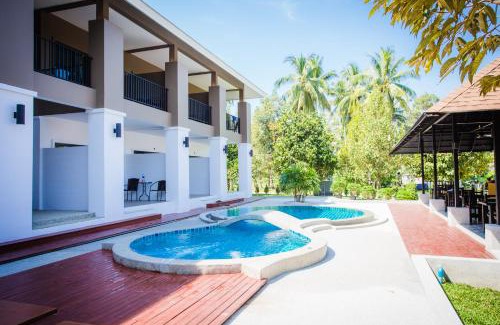 Khuk Khak Beach Hotel | Discover The Retreat Khaolak Resort with Oceanfront Views