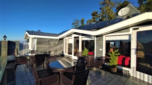 Baldeyan Hotel | Guest Rated: The Retreat Mashobra, Shimla with Breakfast