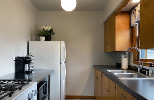 Ames Apartment | Remarkable Retreat on Harding: Family-Friendly Stay Awaits