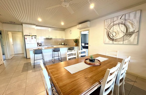 Bundalong House | Pet-Friendly Retreat with Ocean & Lake Views, 10/10 Rating