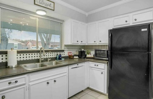 South Side House | Top-Rated Sleep11 with Family-Friendly Amenities