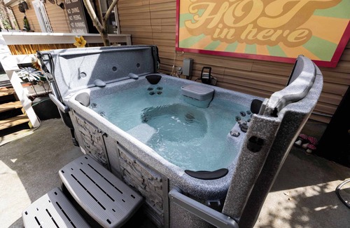 South Belmont House | Relaxing Retreat with Pool, Pet and Child Friendly Amenities