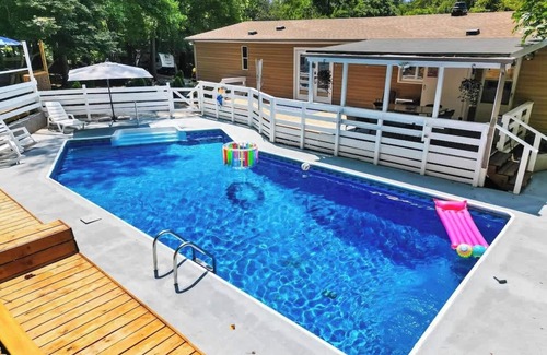 South Belmont House | Relaxing Retreat with Pool, Pet and Child Friendly Amenities
