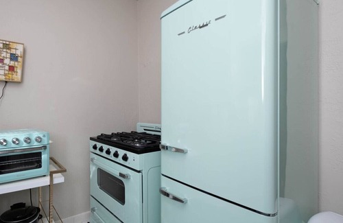 Amarillo House | Discover The Retro On 17th - Top Rated & Pet Friendly Stay