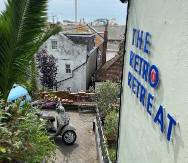 Old Town Hastings Apartment | Retro Retreat: Guest Rated 9/10 with Free Parking & Kitchen
