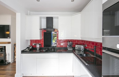 Smethwick House | The Reunion Pad: Hot Tub, EV Charger & Karaoke Fun in Birmingham
