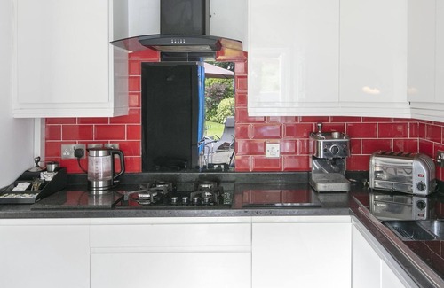 Smethwick House | The Reunion Pad: Hot Tub, EV Charger & Karaoke Fun in Birmingham