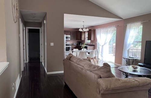 Waynesville House | Family-Friendly Retreat Near Fort Leonard Wood with Spa & Breakfast