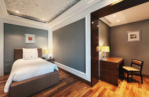 Dong Khoi Hotel | Elegant Living at The Reverie Saigon Residential Suites