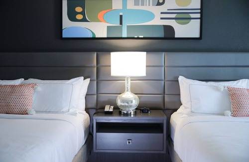 West Des Moines Hotel | Experience The Rewind West Des Moines: 4-Star Comfort & Spa