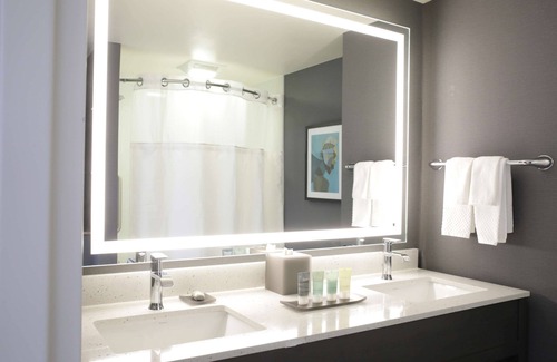 West Des Moines Hotel | Experience The Rewind West Des Moines: 4-Star Comfort & Spa