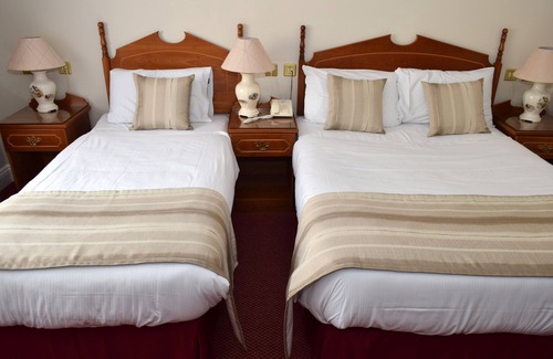 Waterford Hotel | Discover The Rhu Glenn Hotel: Family-Friendly Retreat Awaits