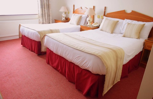 Waterford Hotel | Discover The Rhu Glenn Hotel: Family-Friendly Retreat Awaits