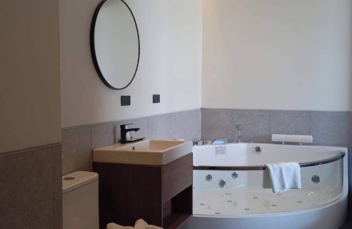 Ratchaburi Hotel | The Richer