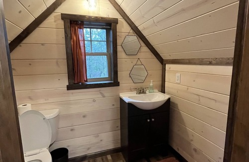 Whitesboro Cabin | Pet-Friendly Getaway at The Rideout – Near Scenic Trails
