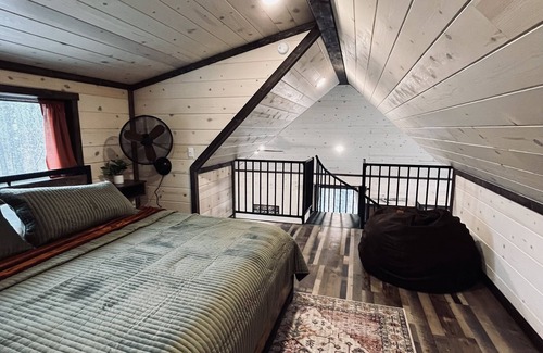 Whitesboro Cabin | Pet-Friendly Getaway at The Rideout – Near Scenic Trails