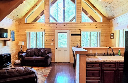 Martin City Cabin | Experience Serenity at The Ridge At Glacier Alpine Cabin